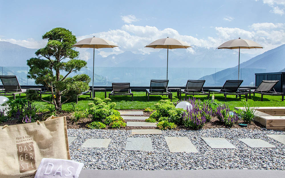 Không gian nghỉ ngơi thư giãn trong sân vườn, vườn trên mái – Mongarden