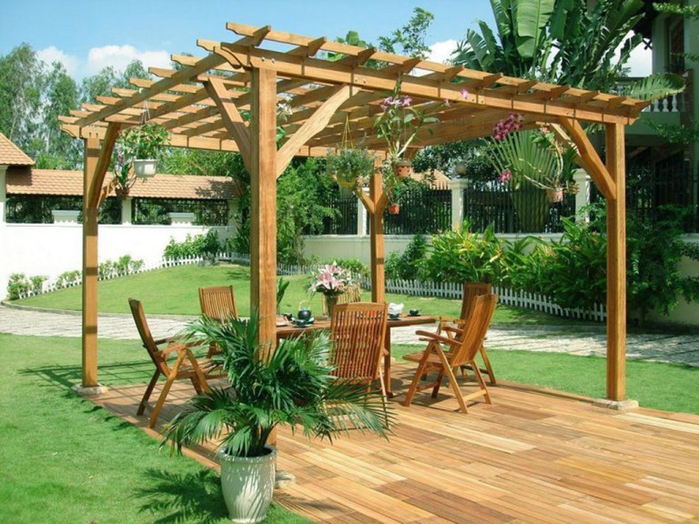 Giàn hoa gỗ nhựa trong thiết kế thi công sân vườn – Mongarden