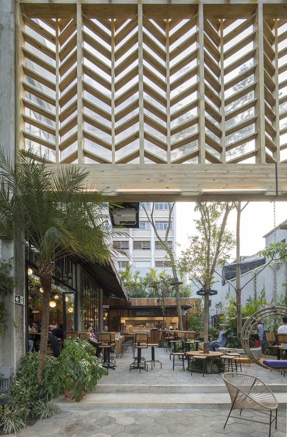 Thiết kế sân vườn, không gian xanh mát cho quán cafe - Mongarden