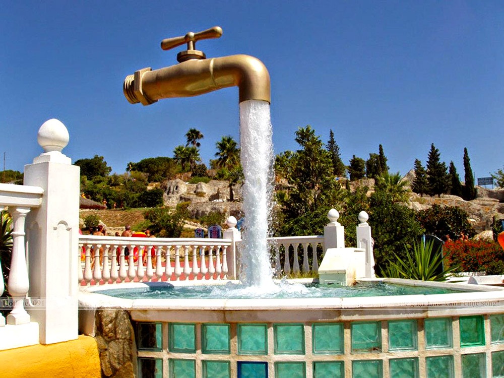 Đài phun nước Floating Faucet (Tây Ban Nha)​.
