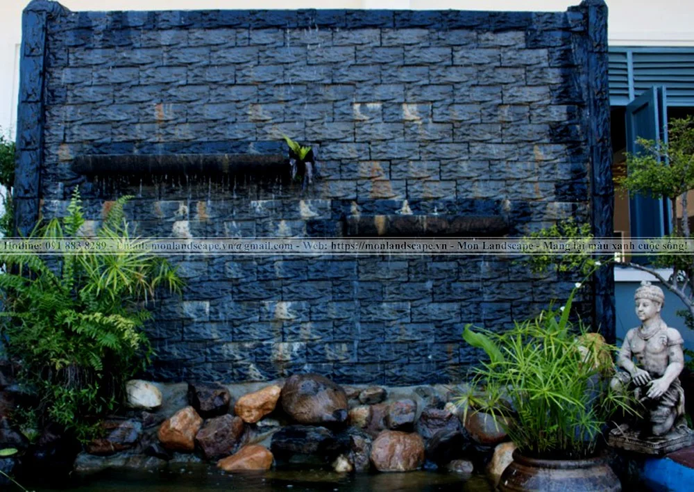 Thác nước có hòn non bộ