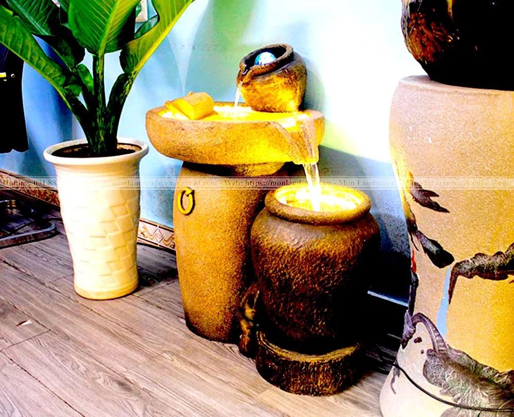 Thác nước có hòn non bộ