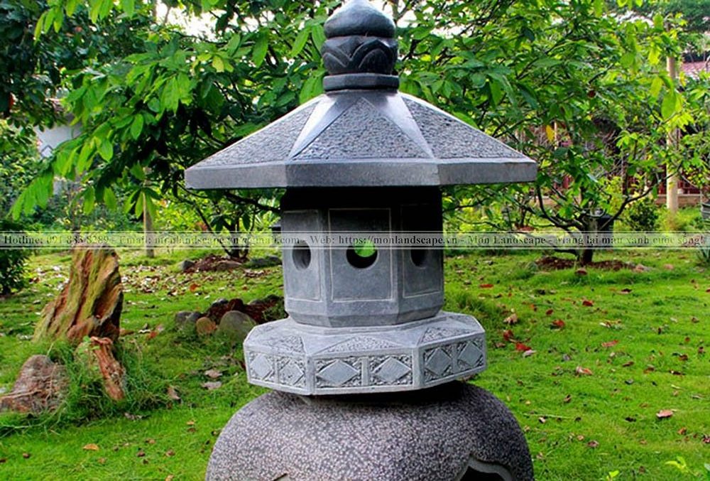 Đèn đá Nhật bản trong sân vườn